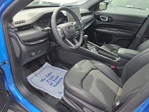 Used 2026 Jeep Compass Latitude AWD/4WD image 11