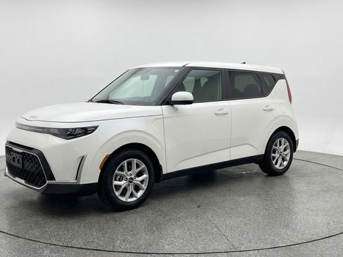 Used 2025 Kia Soul LX w/ LX Technology Package image 3
