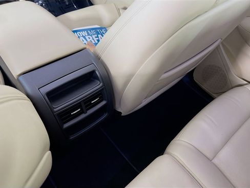 Used 2018 Cadillac XT5 Luxury w/ Driver Awareness Package image 26