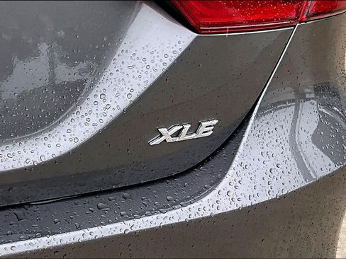 Used 2020 Toyota Camry XLE FWD image 10