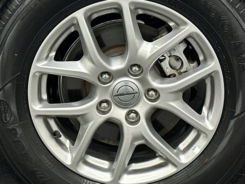 Used 2024 Chrysler Pacifica Touring-L image 5