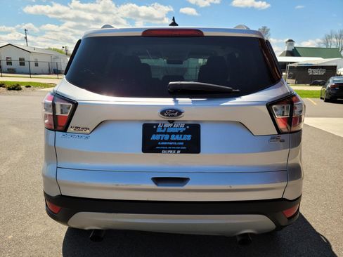 Used 2018 Ford Escape SE w/ SE Sync 3 Package AWD/4WD image 5