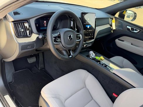 New 2027 Volvo XC60 B5 Plus AWD/4WD image 9