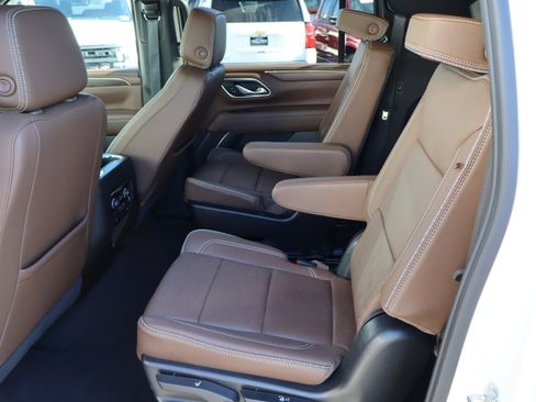 Used 2024 Chevrolet Suburban High Country w/ Premium Package image 33