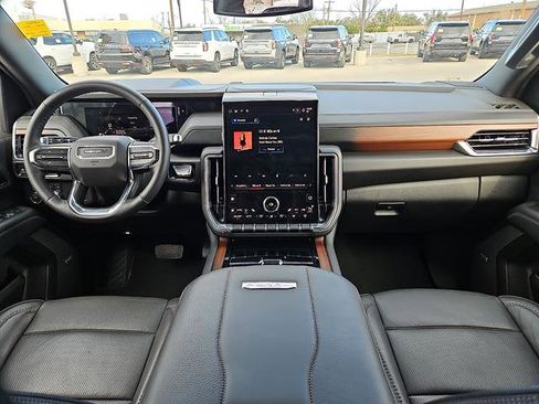 Used 2025 GMC Yukon Denali image 10