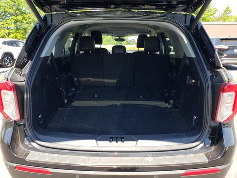 Used 2023 Ford Explorer XLT w/ Equipment Group 202A AWD/4WD image 7