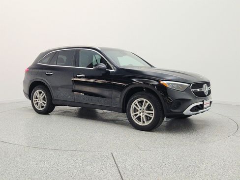 Used 2023 Mercedes-Benz GLC 300 4MATIC image 3