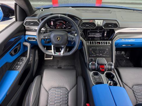 Used 2022 Lamborghini Urus AWD/4WD image 37