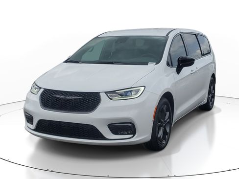 New 2026 Chrysler Pacifica Select FWD image 2