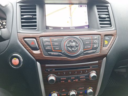 Used 2020 Nissan Pathfinder Platinum image 29