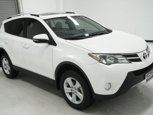 Used 2013 Toyota RAV4 XLE FWD image 3