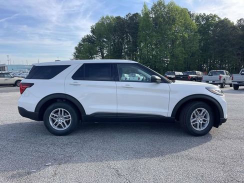 New 2026 Ford Explorer Active RWD image 2