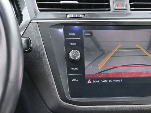 Used 2018 Volkswagen Tiguan SE w/ Panoramic Sunroof Package image 22