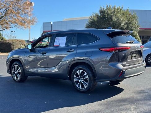 Used 2023 Toyota Highlander XLE image 10