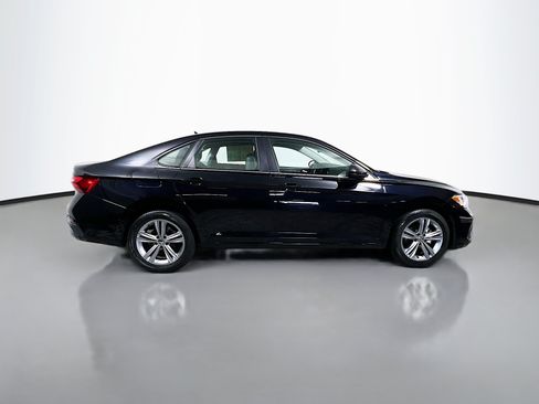 Used 2024 Volkswagen Jetta SE FWD image 3