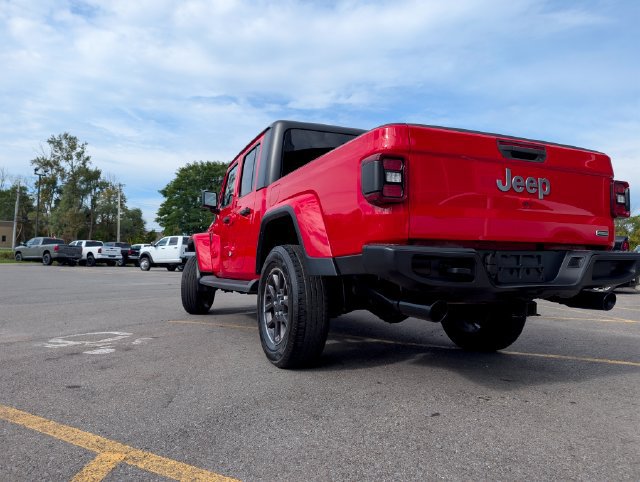 Used 2020 Jeep Gladiator Overland AWD/4WD image 7