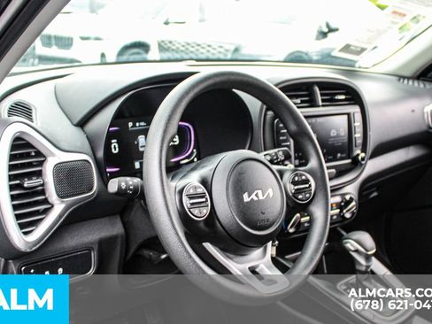 Used 2025 Kia Soul LX w/ LX Technology Package FWD image 23