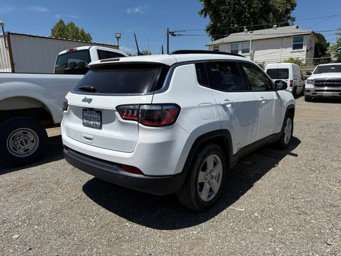 Used 2022 Jeep Compass Latitude FWD image 2