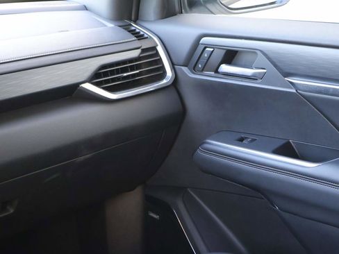 Used 2024 GMC Acadia Elevation image 17