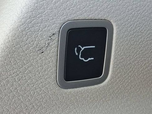 Used 2023 Chrysler Pacifica Touring-L FWD image 30