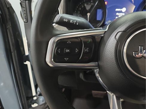 Used 2025 Jeep Wrangler Unlimited Sahara AWD/4WD image 12