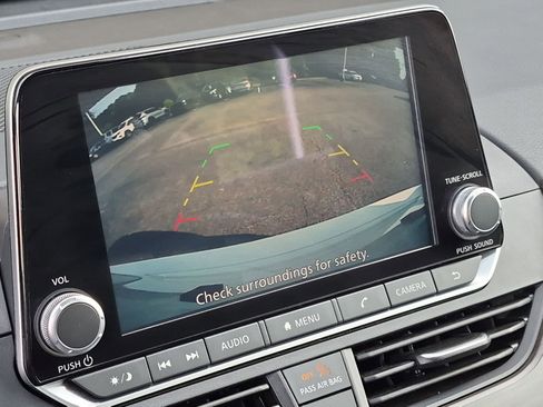 Used 2024 Nissan Altima 2.5 SV FWD image 24