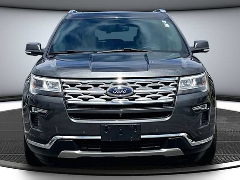 Used 2018 Ford Explorer Limited FWD image 2
