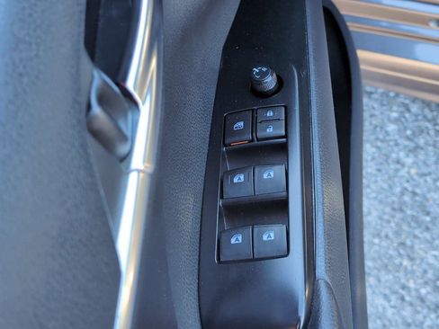 Used 2020 Toyota Camry SE image 13