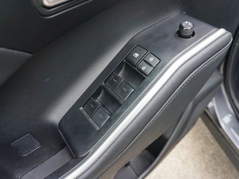 Used 2023 Toyota Highlander XLE image 16