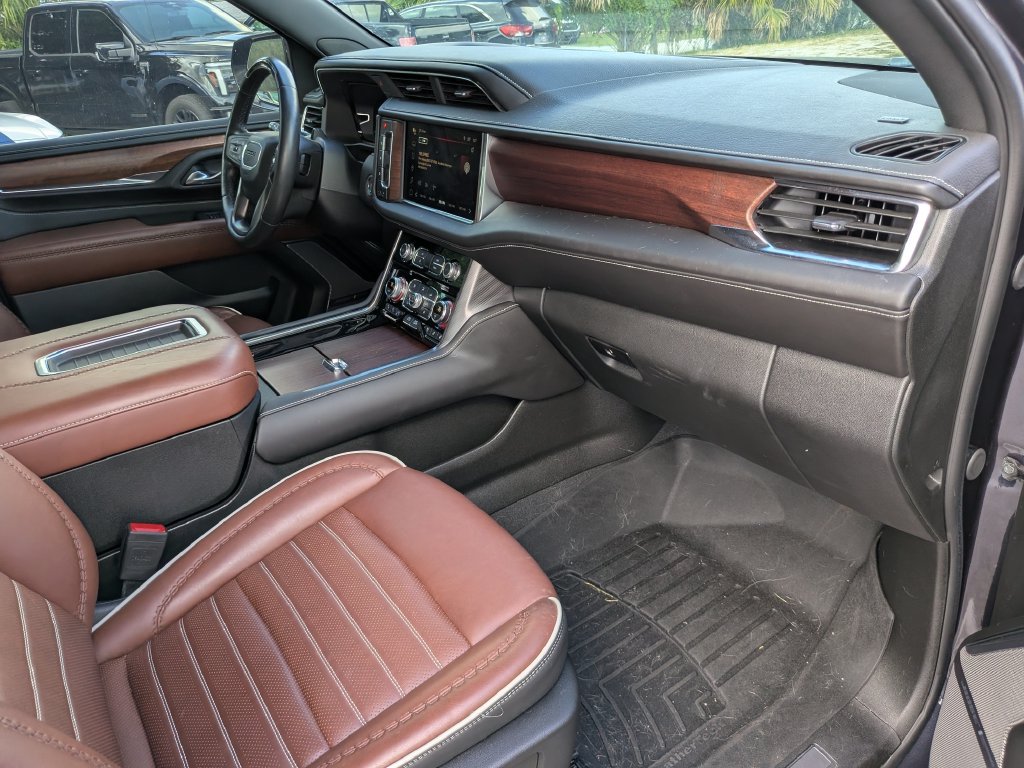 Used 2024 GMC Yukon Denali Ultimate AWD/4WD image 13