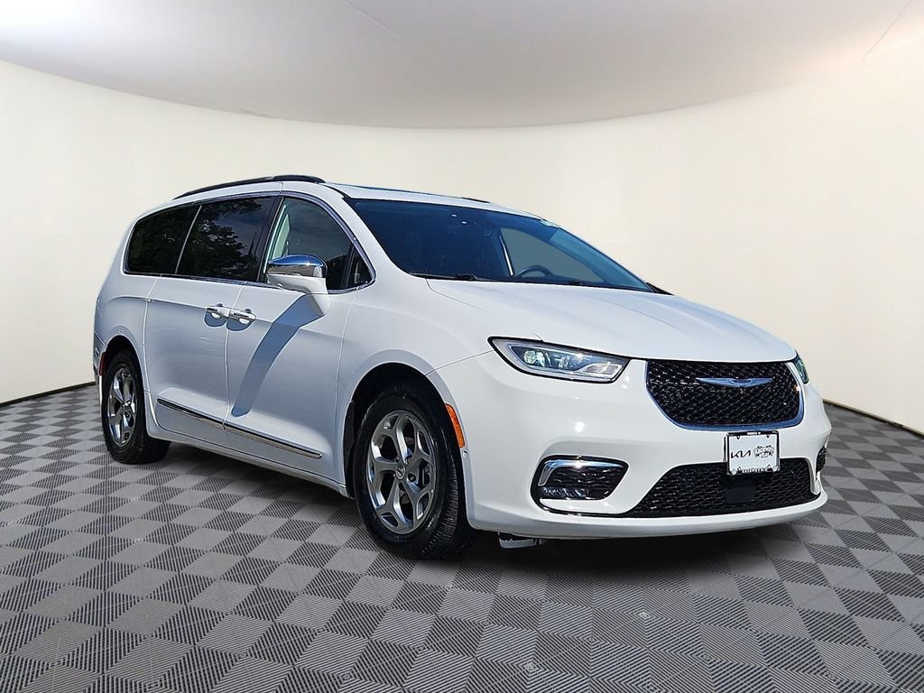 Used 2022 Chrysler Pacifica Limited FWD image 1