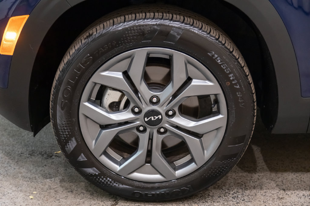 Used 2025 Kia Seltos LX AWD/4WD image 7