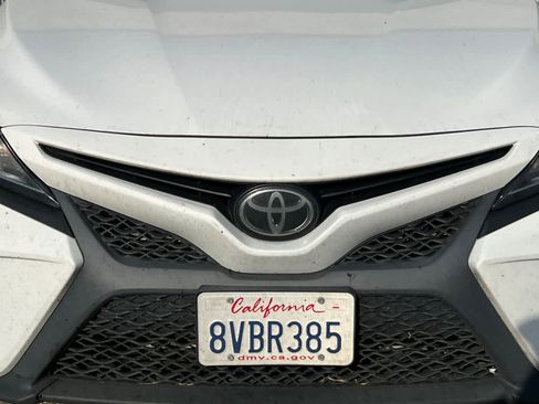 Used 2020 Toyota Camry SE image 12