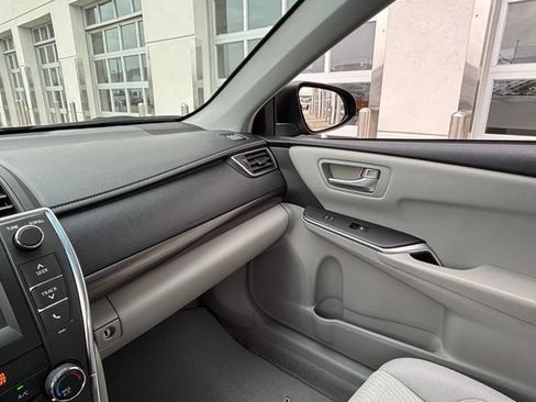 Used 2015 Toyota Camry LE FWD image 13