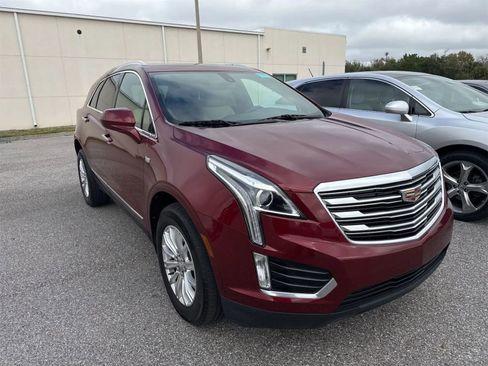 Used 2018 Cadillac XT5 FWD image 3