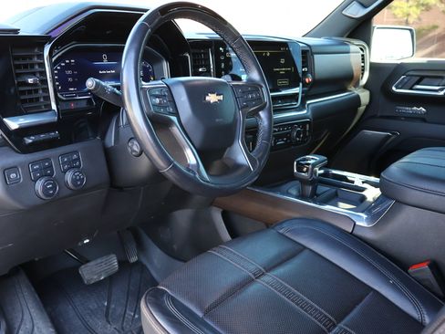 Used 2024 Chevrolet Silverado 1500 High Country image 3