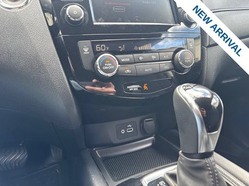 Used 2018 Nissan Rogue SV AWD/4WD image 25