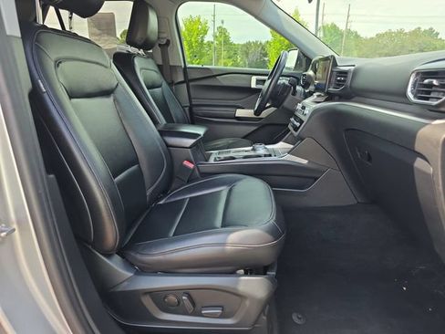 Used 2020 Ford Explorer XLT w/ Equipment Group 202A RWD image 16