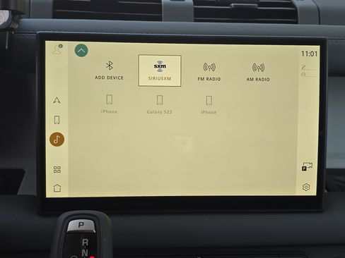 Used 2025 Land Rover Defender 110 X-Dynamic SE AWD/4WD image 21