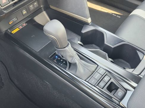 Used 2025 Toyota Camry SE w/ Convenience Package FWD image 24