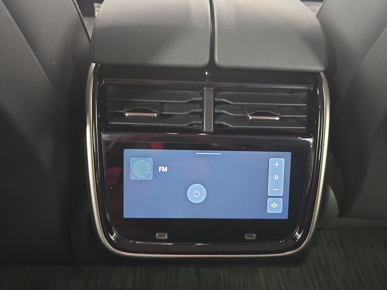 Used 2024 Rivian R1S Adventure Dual AWD/4WD image 30