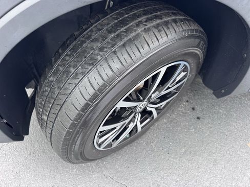 Used 2021 Volkswagen Tiguan SE w/ Panoramic Sunroof Package image 14