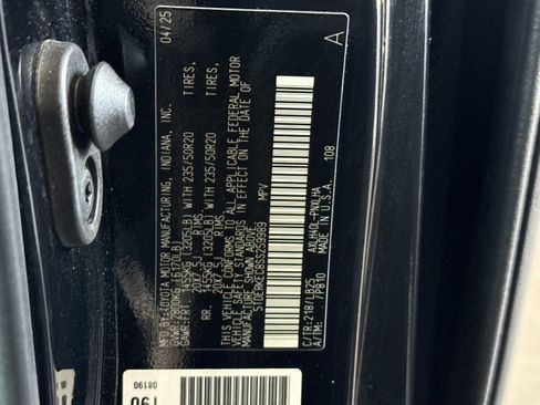 Used 2025 Toyota Sienna Platinum FWD image 30