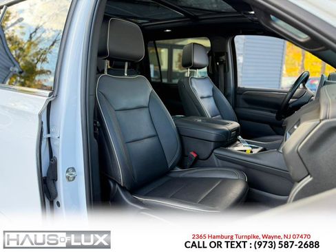 Used 2023 Chevrolet Suburban Premier image 3