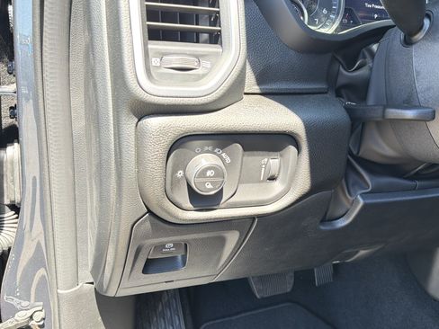 New 2026 RAM 1500 Express AWD/4WD image 17