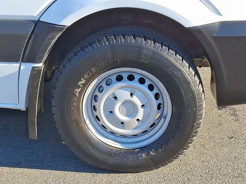 Used 2014 Freightliner Sprinter 2500 image 10