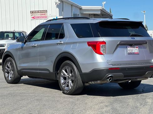 Used 2022 Ford Explorer XLT w/ Equipment Group 202A RWD image 6