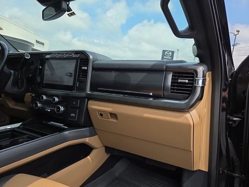 Used 2024 Ford F250 Lariat w/ Lariat Ultimate Package AWD/4WD image 15