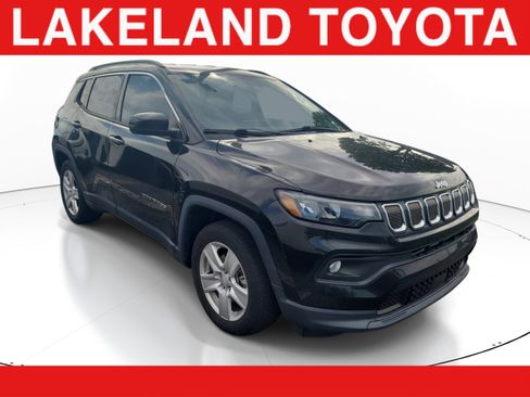 Used 2022 Jeep Compass Latitude FWD image 1