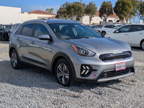 Used 2022 Kia Niro LXS image 3